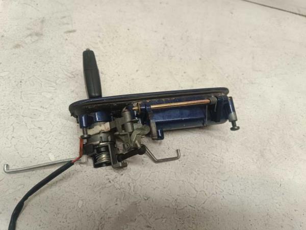 POIGNEE DE HAYON VW GOLF 4 - Vue 2